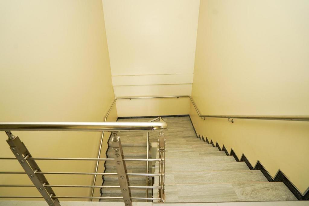 โอโย 1330 โฮเต็ล จาฮายา 3 Hotel สุราบายา ภายนอก รูปภาพ